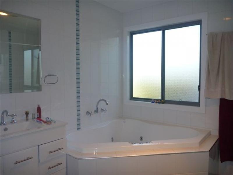 3 Emily LANE, Tura Beach NSW 2548