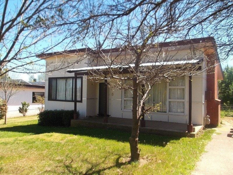 5 Campbell STREET, Cooma NSW 2630