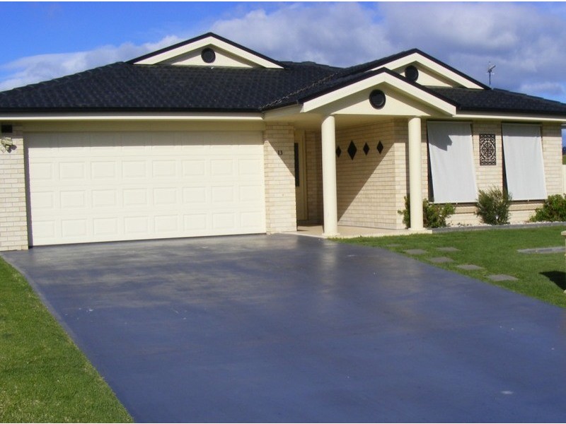 13 Koma Crt, Bega NSW 2550