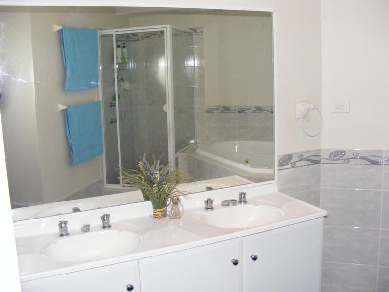 13 Koma Crt, Bega NSW 2550