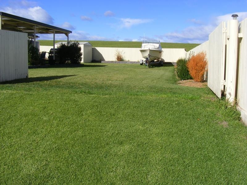 13 Koma Crt, Bega NSW 2550