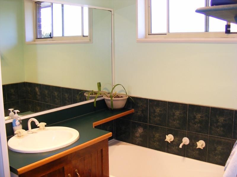 8 Manning STREET, Bega NSW 2550