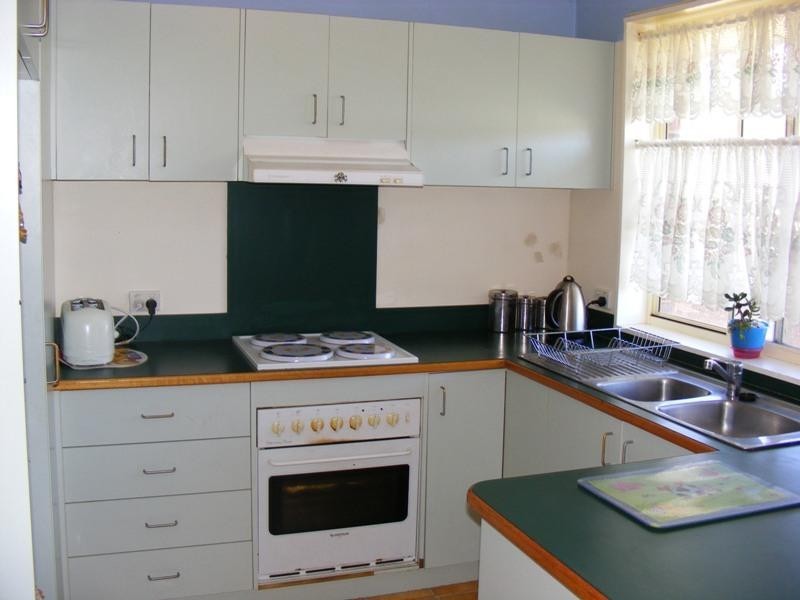 8 Manning STREET, Bega NSW 2550