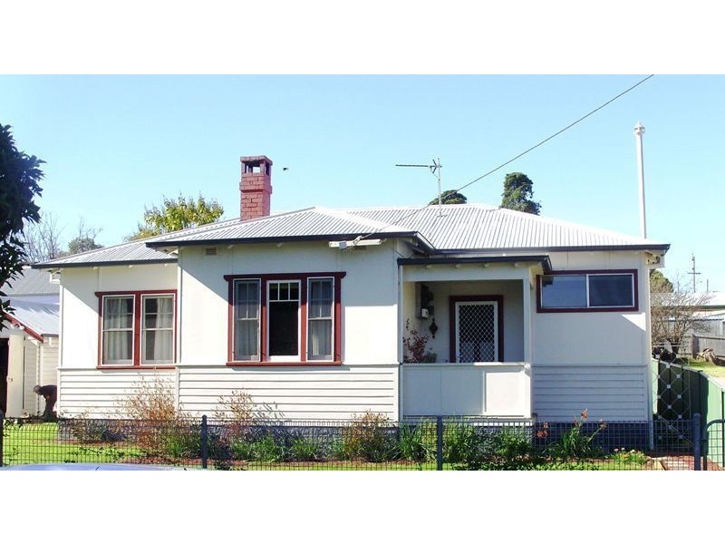 4 Canning St, Bega NSW 2550