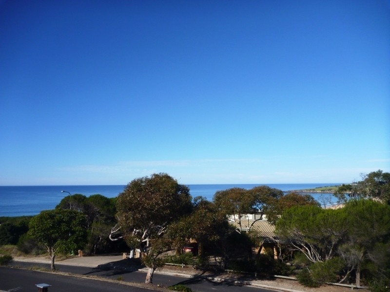 33 Surf Circle, Tura Beach NSW 2548