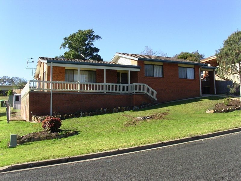 16 Laws Drive, Bega NSW 2550