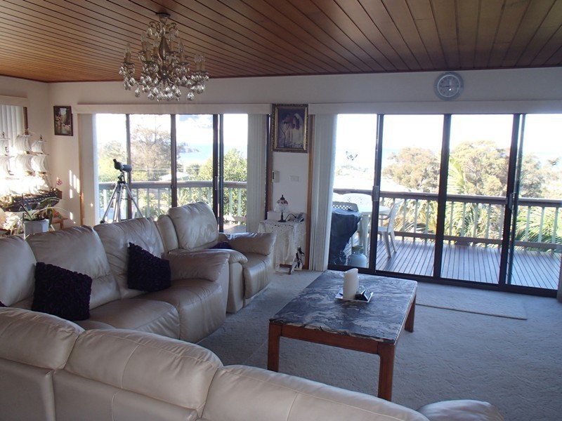 8 Seaview Ave, Merimbula NSW 2548
