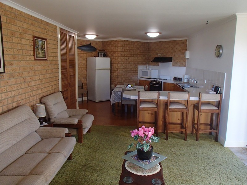 8 Seaview Ave, Merimbula NSW 2548