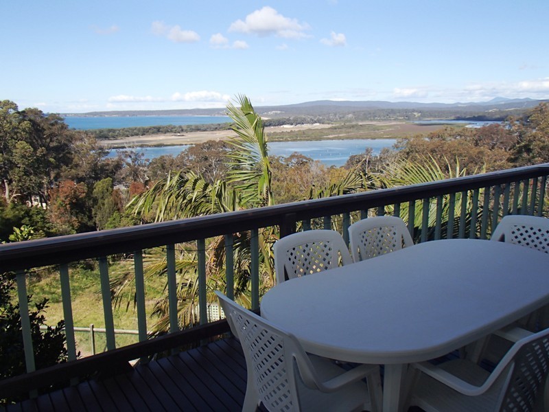 8 Seaview Ave, Merimbula NSW 2548