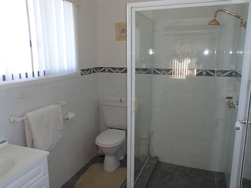 8 Seaview Ave, Merimbula NSW 2548