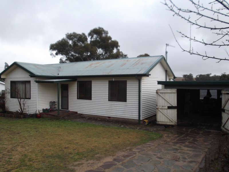 221 Maybe Street, Bombala NSW 2632