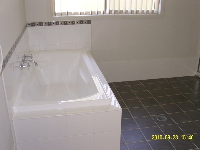 2 Howard Avenue, Bega NSW 2550
