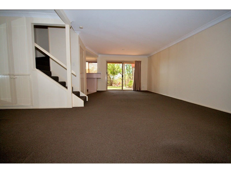 9/8 Kilpatrick Court, Highland Park QLD 4211