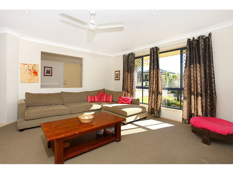 2 Cann Close, Pacific Pines QLD 4211