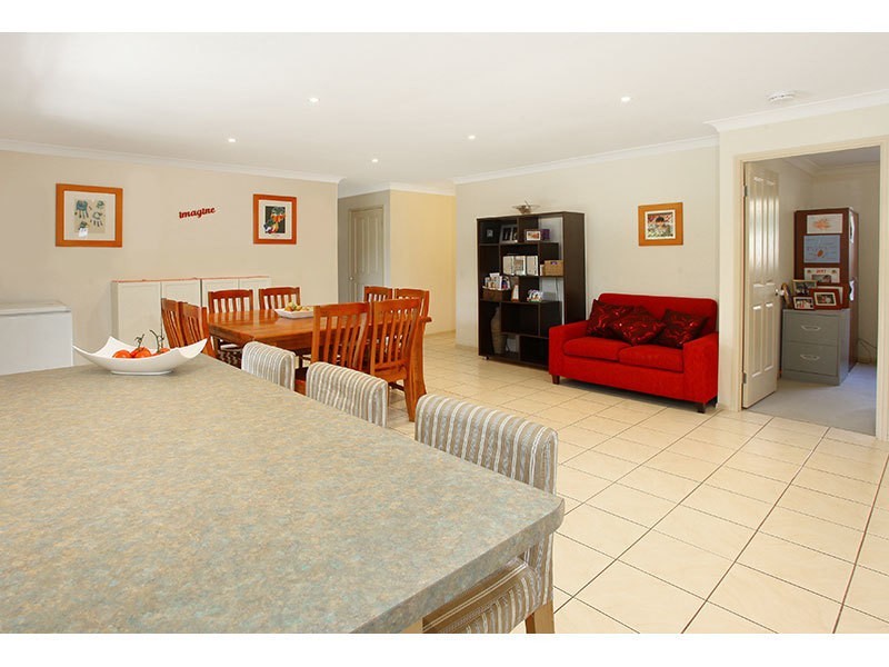 2 Cann Close, Pacific Pines QLD 4211