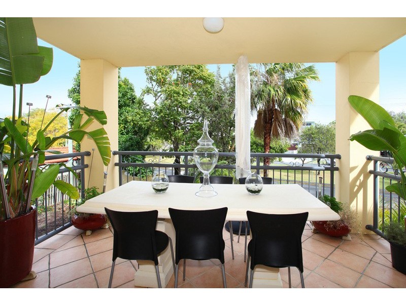 4/12 Oleander Avenue, Biggera Waters QLD 4216