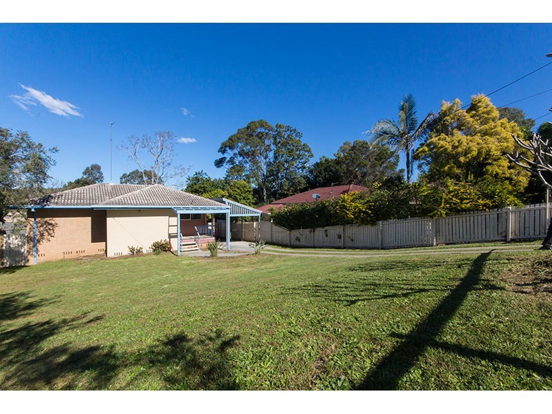 4 Poinsettia Parade, Varsity Lakes QLD 4227