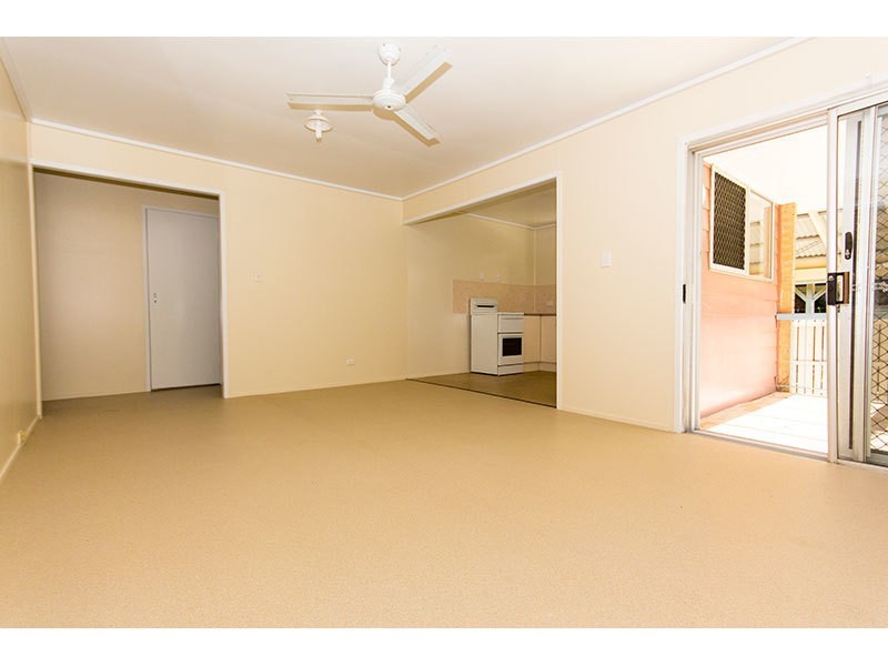 4 Poinsettia Parade, Varsity Lakes QLD 4227