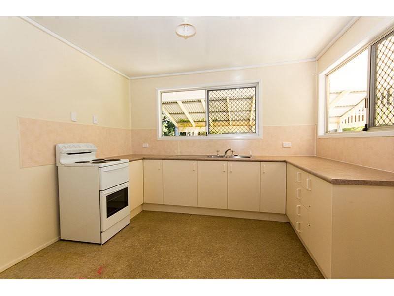 4 Poinsettia Parade, Varsity Lakes QLD 4227