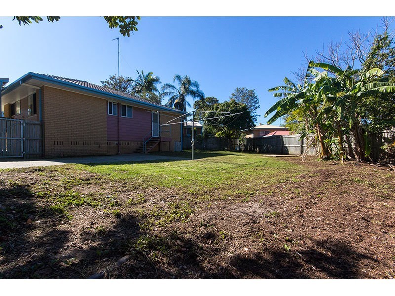 4 Poinsettia Parade, Varsity Lakes QLD 4227