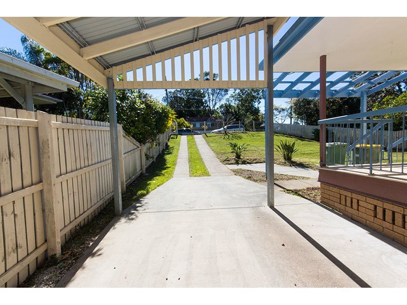 4 Poinsettia Parade, Varsity Lakes QLD 4227