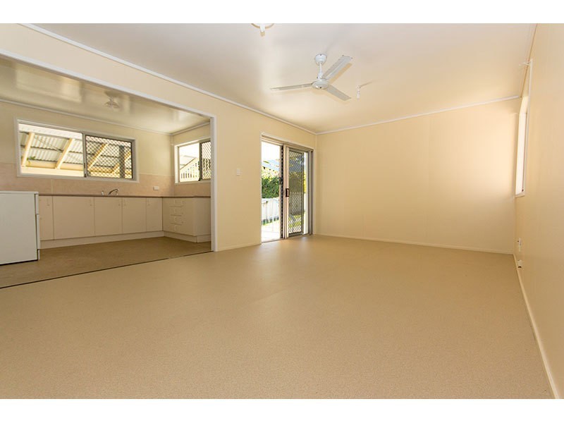 4 Poinsettia Parade, Varsity Lakes QLD 4227