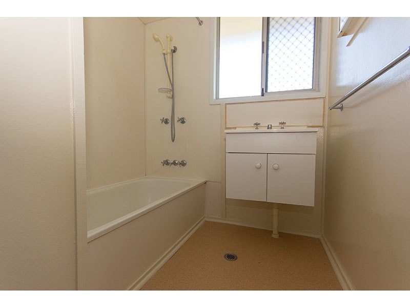 4 Poinsettia Parade, Varsity Lakes QLD 4227