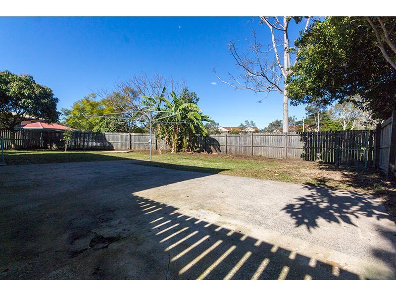 4 Poinsettia Parade, Varsity Lakes QLD 4227