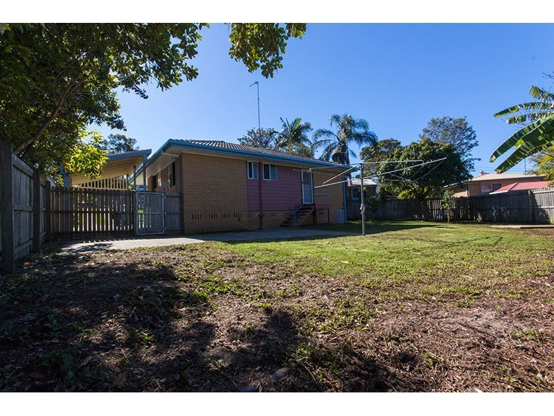 4 Poinsettia Parade, Varsity Lakes QLD 4227