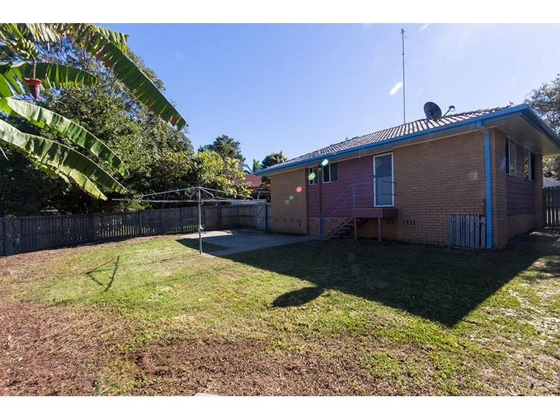 4 Poinsettia Parade, Varsity Lakes QLD 4227