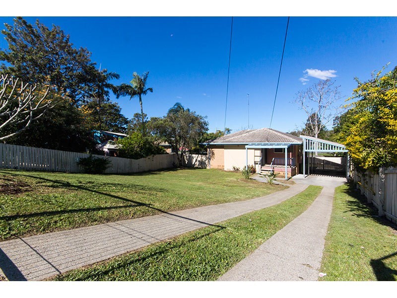 4 Poinsettia Parade, Varsity Lakes QLD 4227