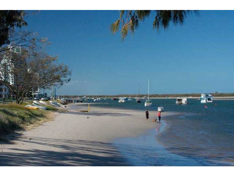 4/8 Robert Street, Labrador QLD 4215