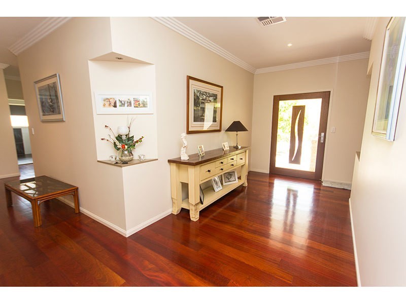 20 Lagoon Park Drive, Maudsland QLD 4210