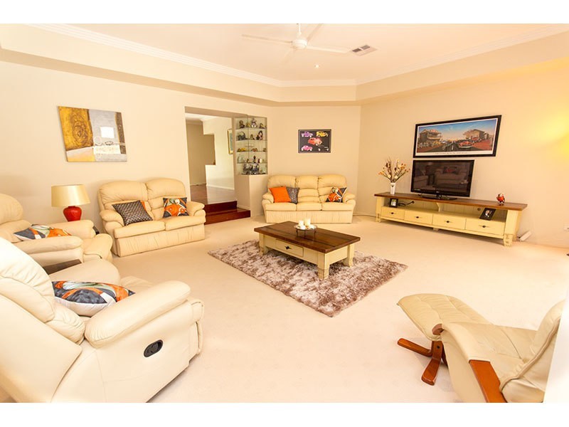 20 Lagoon Park Drive, Maudsland QLD 4210