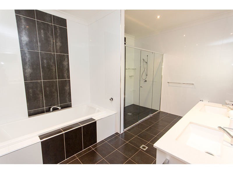 20 Lagoon Park Drive, Maudsland QLD 4210