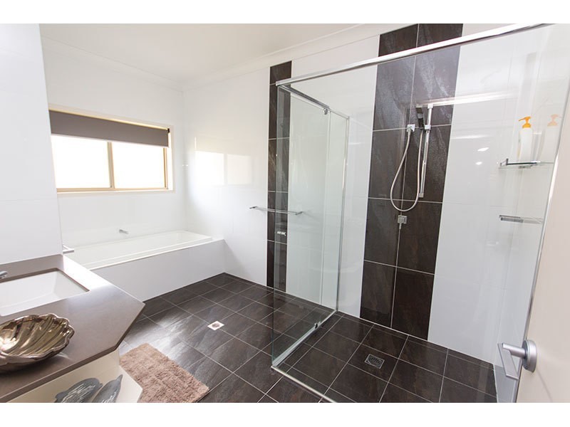 20 Lagoon Park Drive, Maudsland QLD 4210