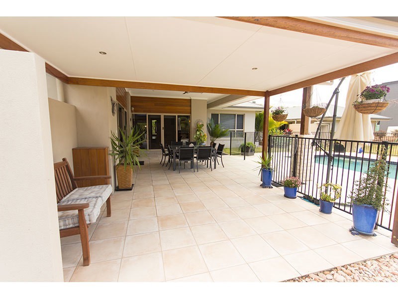 20 Lagoon Park Drive, Maudsland QLD 4210