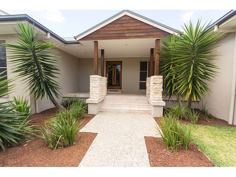 20 Lagoon Park Drive, Maudsland QLD 4210