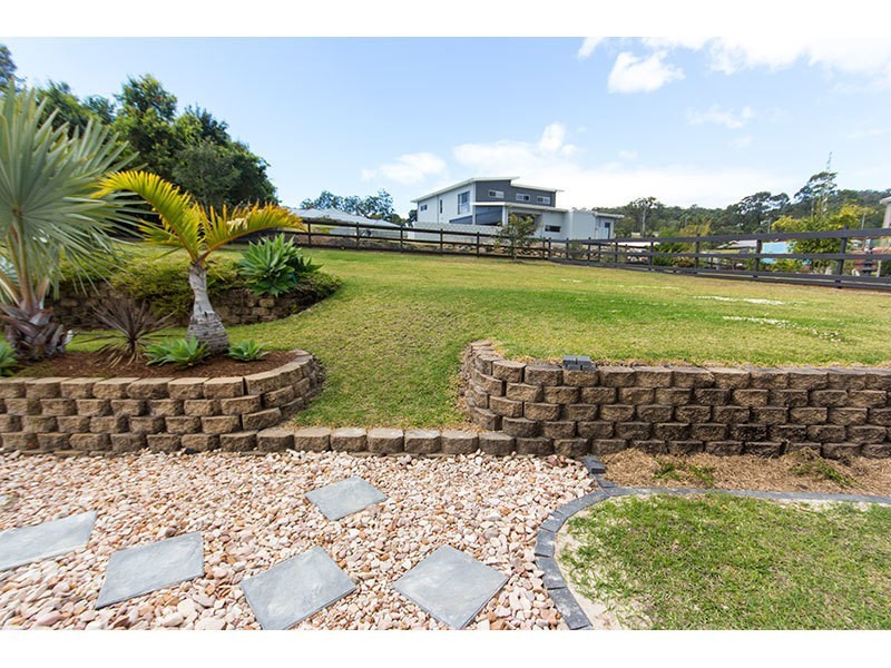 20 Lagoon Park Drive, Maudsland QLD 4210