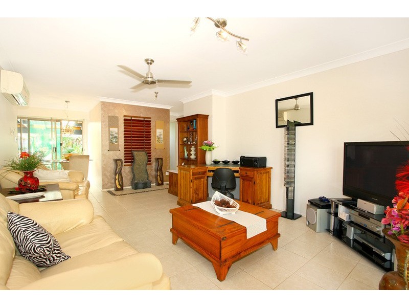 3/8 Ogilvie Crescent, Nerang QLD 4211