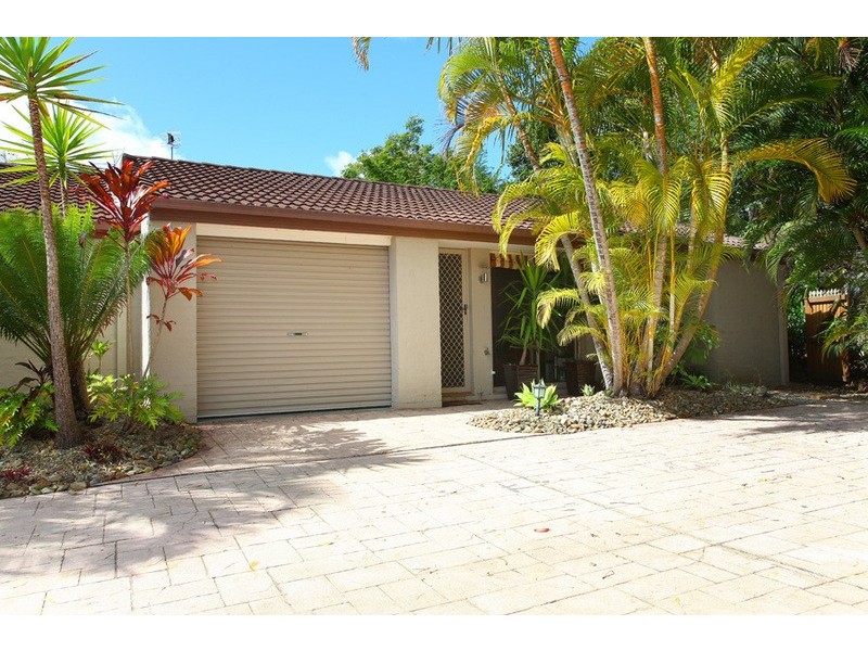 3/8 Ogilvie Crescent, Nerang QLD 4211