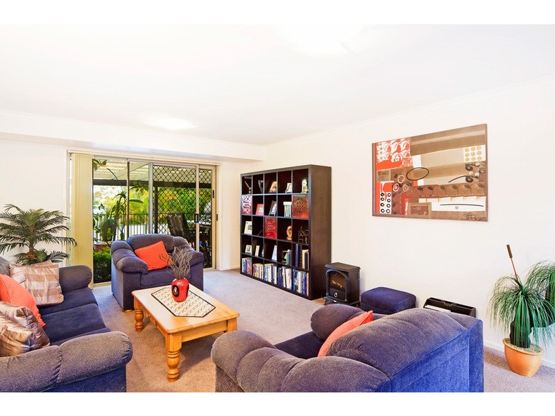 6 Armstrong Way, Highland Park QLD 4211