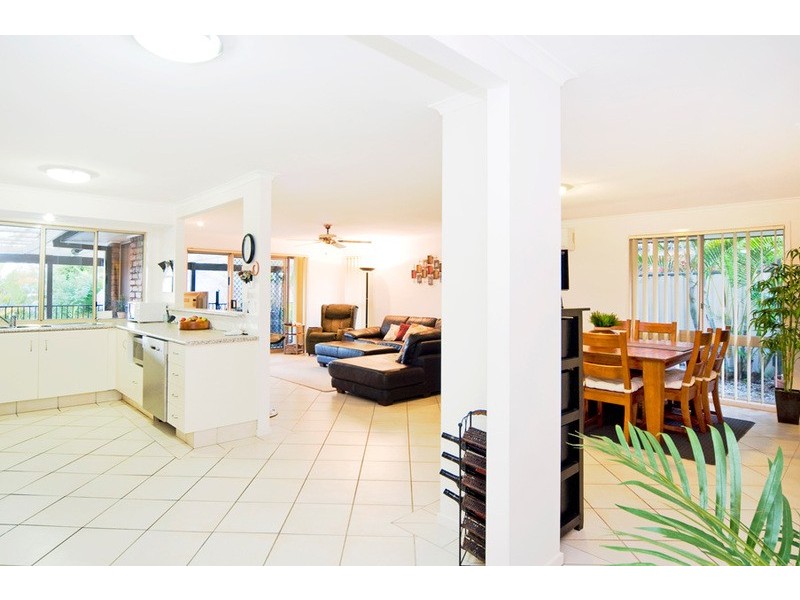 6 Armstrong Way, Highland Park QLD 4211