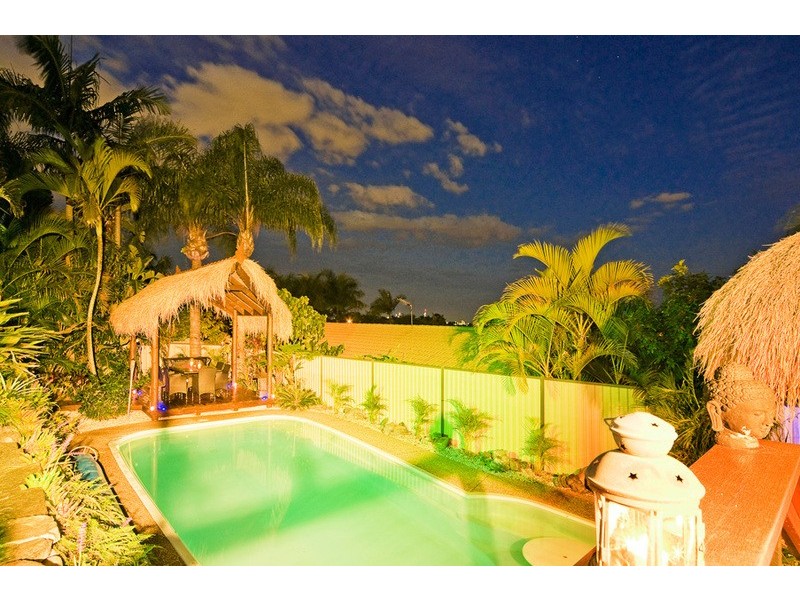 6 Armstrong Way, Highland Park QLD 4211