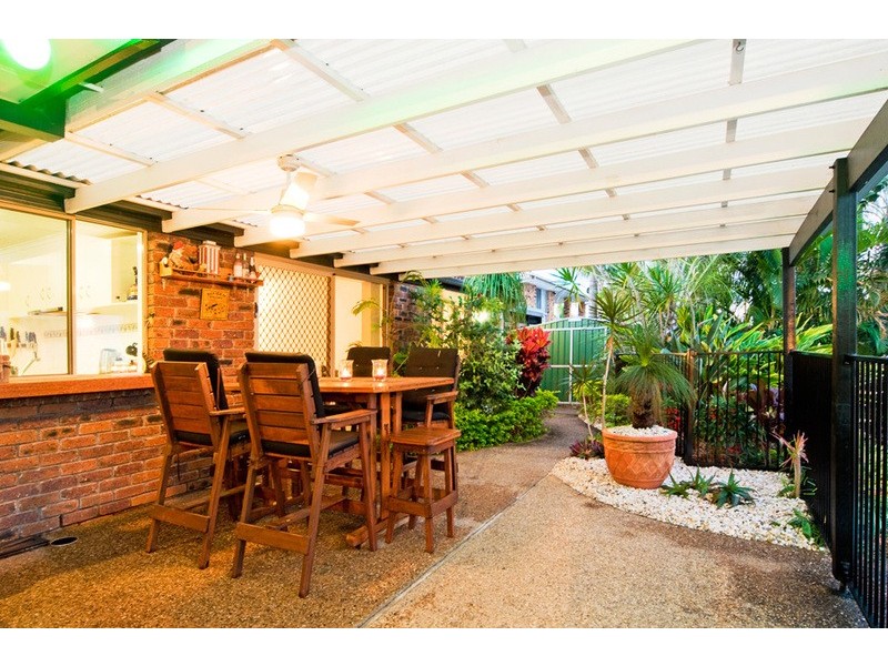 6 Armstrong Way, Highland Park QLD 4211