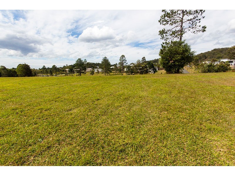 33 Lagoon Park Drive, Maudsland QLD 4210