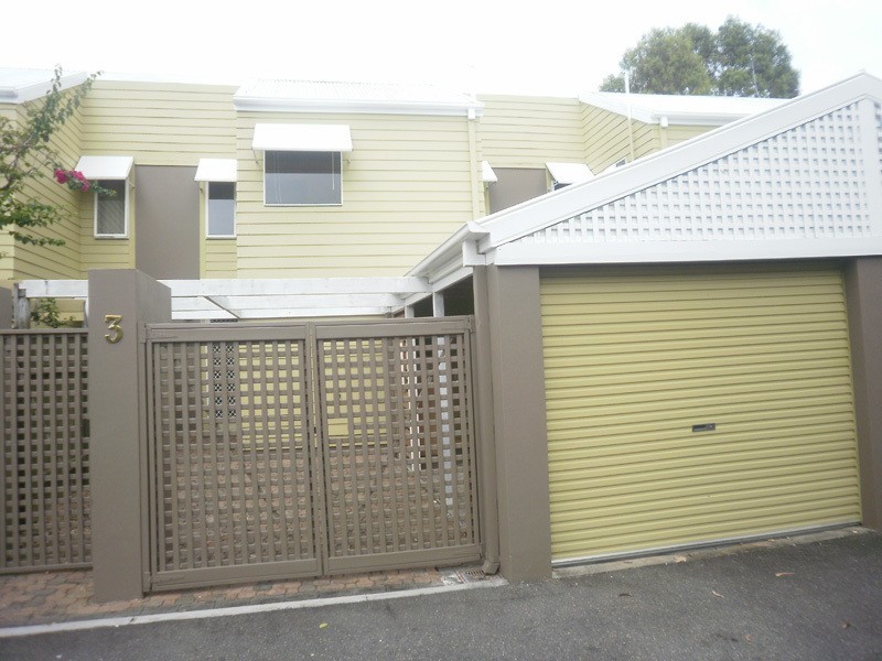 3/2 Kilpatrick Court, Highland Park QLD 4211