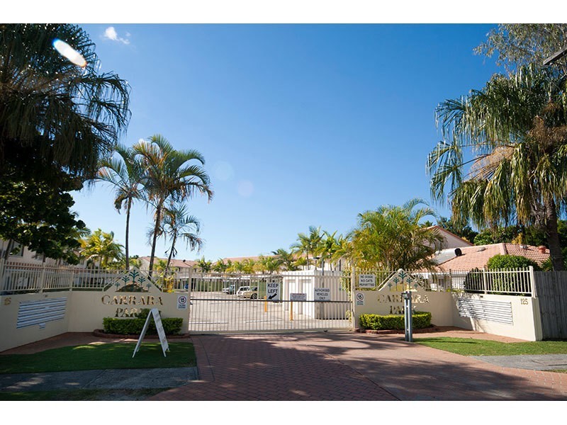 60/125 Pappas Way, Carrara QLD 4211