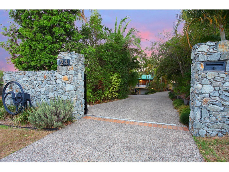 24 Hammond Drive, Gaven QLD 4211