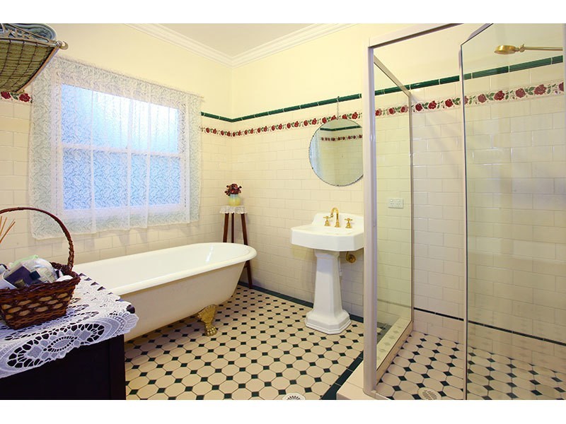 24 Hammond Drive, Gaven QLD 4211